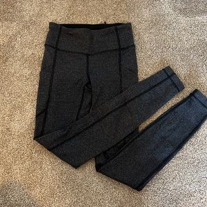Lululemon!! Full length grey patterned leggings with pockets! Size 2